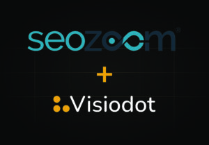 Logo di SEOzoom e Visiodot uniti, partnership aziendale. Testo: SEOzoom + Visiodot.